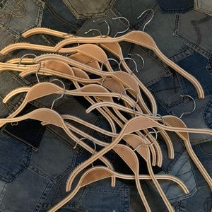 ⭐️ ⭐️ Wooden hangers with grips ~18 hangers ⭐️ ⭐️